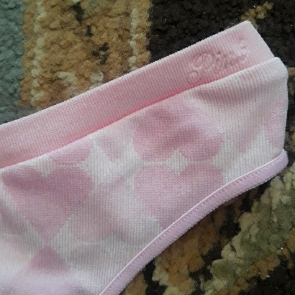 Pink VS thong - Picture 5 of 15